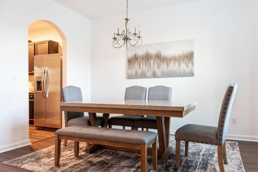 Cozy Retreat 3 Bedroom 2.5 Bath W/ Fireplace! Vakantiehuis