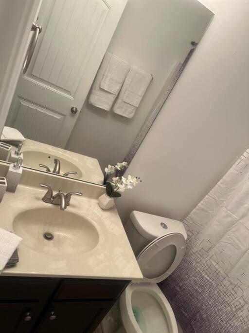Cozy Retreat 3 Bedroom 2.5 Bath W/ Fireplace! *