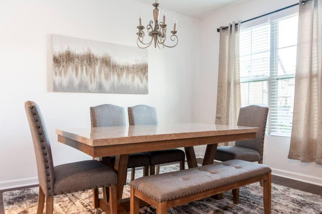 Cozy Retreat 3 Bedroom 2.5 Bath W/ Fireplace!