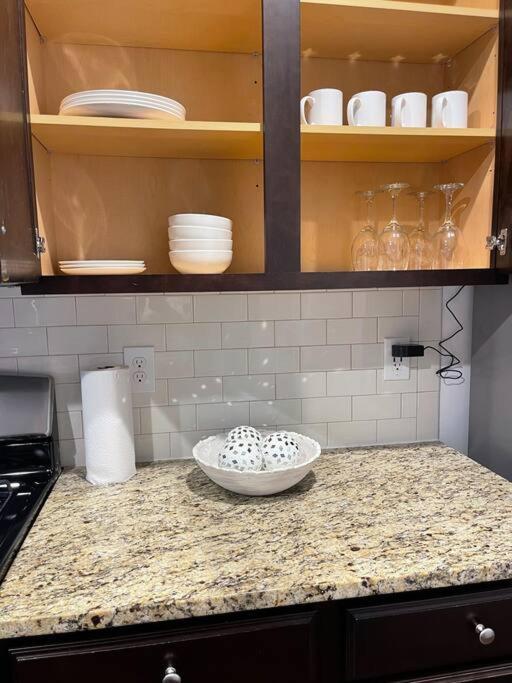 Vakantiehuis Cozy Retreat 3 Bedroom 2.5 Bath W/ Fireplace! Atlanta