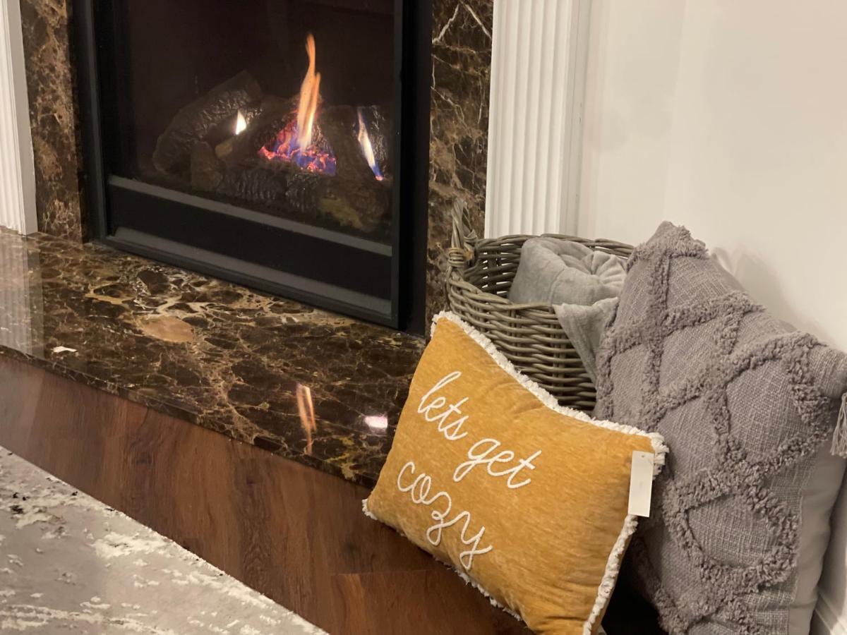 Cozy Retreat 3 Bedroom 2.5 Bath W/ Fireplace!