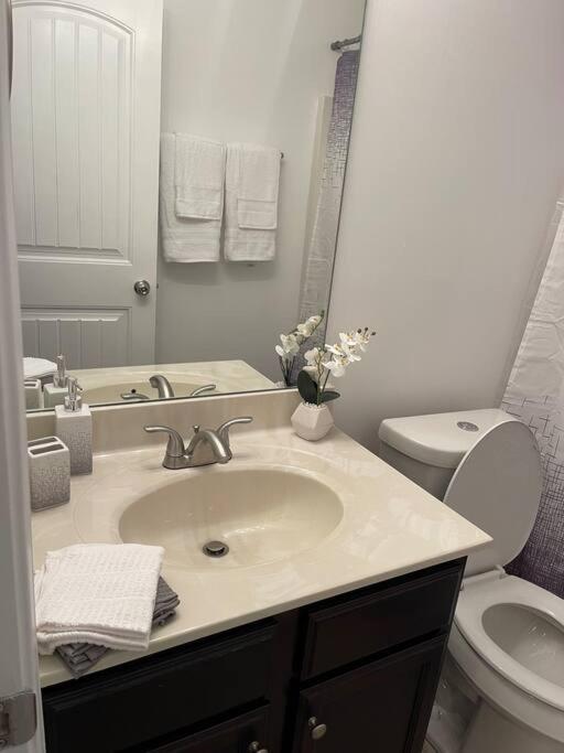Vakantiehuis Cozy Retreat 3 Bedroom 2.5 Bath W/ Fireplace! Atlanta